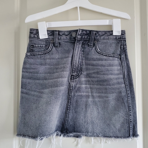 Abercrombie & Fitch Frayed Gray Medium Wash Denim Skirt - Picture 1 of 3